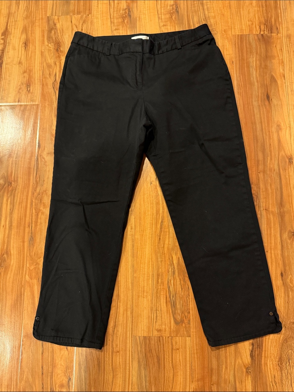 Van Heusen Black cropped pants ladies 6.